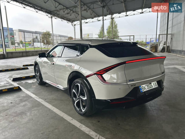 Бежевый Киа EV6, объемом двигателя 0 л и пробегом 60 тыс. км за 32000 $, фото 2 на Automoto.ua