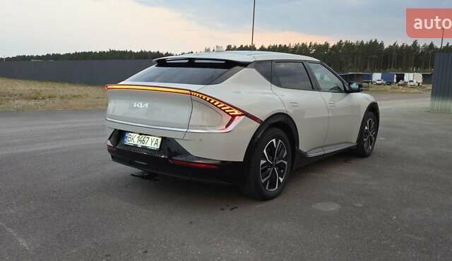 Бежевый Киа EV6, объемом двигателя 0 л и пробегом 60 тыс. км за 24500 $, фото 1 на Automoto.ua