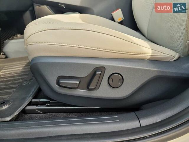 Бежевый Киа EV6, объемом двигателя 0 л и пробегом 85 тыс. км за 23000 $, фото 18 на Automoto.ua
