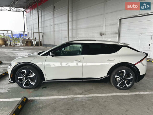 Бежевый Киа EV6, объемом двигателя 0 л и пробегом 60 тыс. км за 32000 $, фото 1 на Automoto.ua