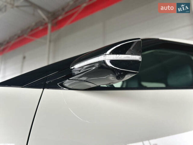 Бежевый Киа EV6, объемом двигателя 0 л и пробегом 60 тыс. км за 32000 $, фото 11 на Automoto.ua