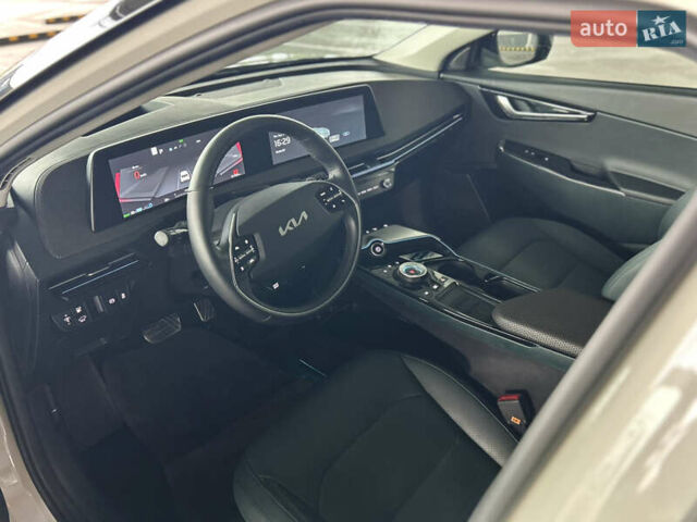 Бежевый Киа EV6, объемом двигателя 0 л и пробегом 60 тыс. км за 32000 $, фото 13 на Automoto.ua