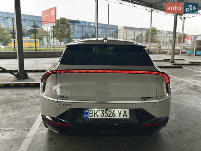 Бежевый Киа EV6, объемом двигателя 0 л и пробегом 60 тыс. км за 32000 $, фото 3 на Automoto.ua