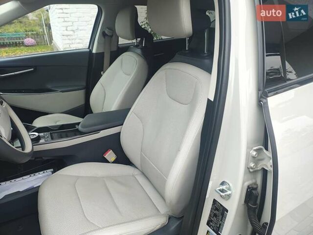 Киа EV6 2023 в Лубнах на Automoto.ua Бежевый Киа EV6, объемом двигателя 0 л и пробегом 32 тыс. км за 25200 $, фото 2 на Automoto.ua
