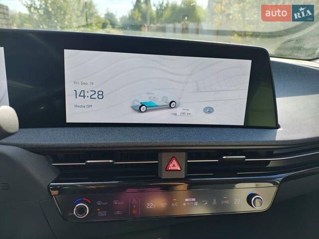 Бежевий Кіа EV6, об'ємом двигуна 0 л та пробігом 30 тис. км за 25500 $, фото 25 на Automoto.ua
