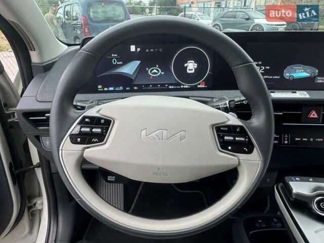 Бежевый Киа EV6, объемом двигателя 0 л и пробегом 33 тыс. км за 25750 $, фото 12 на Automoto.ua