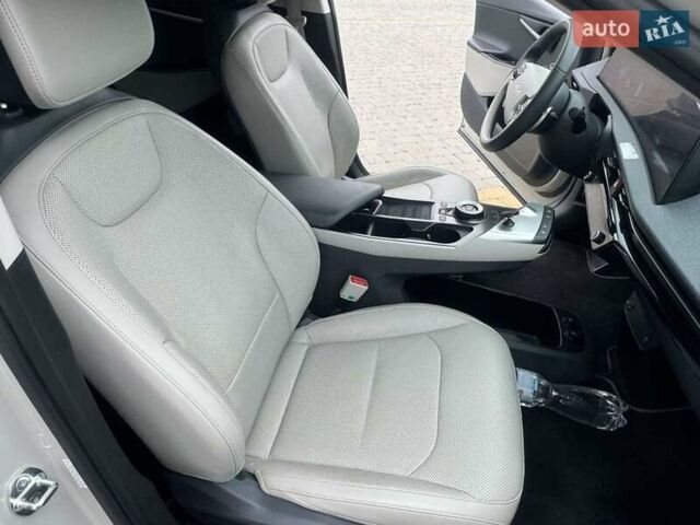 Бежевый Киа EV6, объемом двигателя 0 л и пробегом 33 тыс. км за 25750 $, фото 21 на Automoto.ua