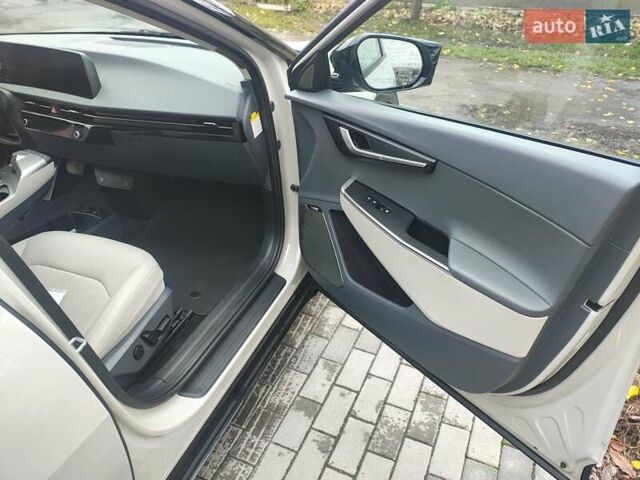 Киа EV6 2023 в Лубнах на Automoto.ua Бежевый Киа EV6, объемом двигателя 0 л и пробегом 32 тыс. км за 25200 $, фото 40 на Automoto.ua