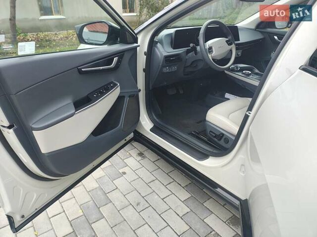 Киа EV6 2023 в Лубнах на Automoto.ua Бежевый Киа EV6, объемом двигателя 0 л и пробегом 32 тыс. км за 25200 $, фото 37 на Automoto.ua