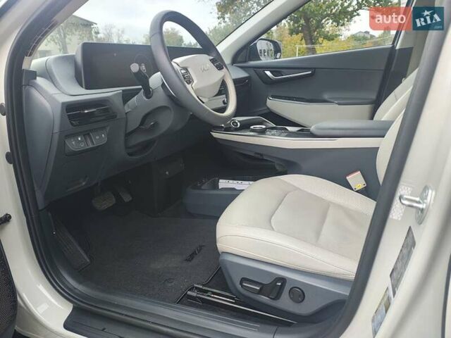 Киа EV6 2023 в Лубнах на Automoto.ua Бежевый Киа EV6, объемом двигателя 0 л и пробегом 32 тыс. км за 25200 $, фото 36 на Automoto.ua