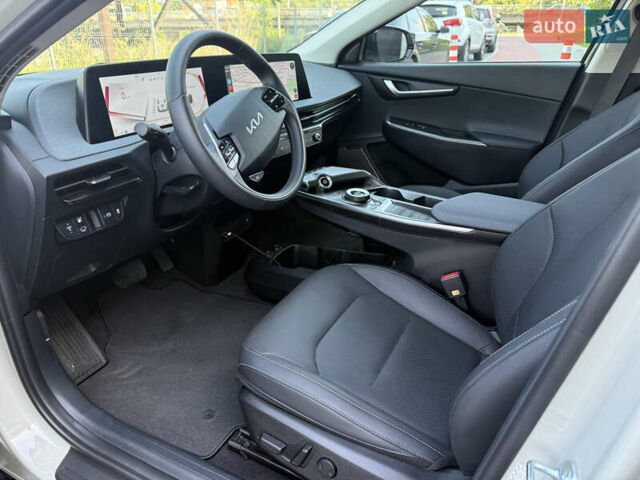 Бежевый Киа EV6, объемом двигателя 0 л и пробегом 1 тыс. км за 33800 $, фото 13 на Automoto.ua