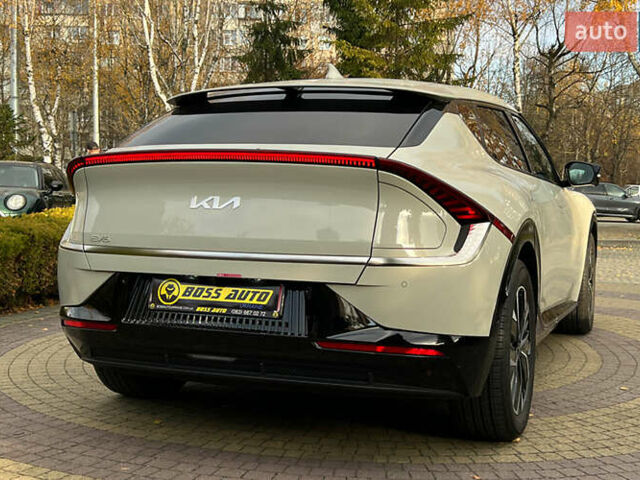 Бежевый Киа EV6, объемом двигателя 0 л и пробегом 2 тыс. км за 31850 $, фото 6 на Automoto.ua