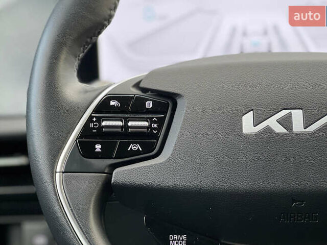 Бежевый Киа EV6, объемом двигателя 0 л и пробегом 2 тыс. км за 31850 $, фото 10 на Automoto.ua