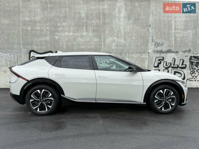 Бежевый Киа EV6, объемом двигателя 0 л и пробегом 1 тыс. км за 31850 $, фото 3 на Automoto.ua
