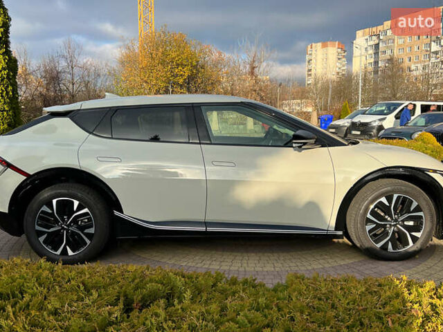 Бежевый Киа EV6, объемом двигателя 0 л и пробегом 2 тыс. км за 31850 $, фото 7 на Automoto.ua