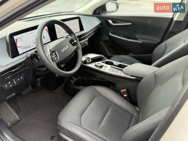 Бежевый Киа EV6, объемом двигателя 0 л и пробегом 1 тыс. км за 31850 $, фото 7 на Automoto.ua