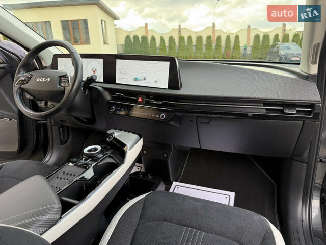 Черный Киа EV6, объемом двигателя 0 л и пробегом 54 тыс. км за 23999 $, фото 49 на Automoto.ua