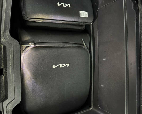 Черный Киа EV6, объемом двигателя 0 л и пробегом 80 тыс. км за 29500 $, фото 7 на Automoto.ua