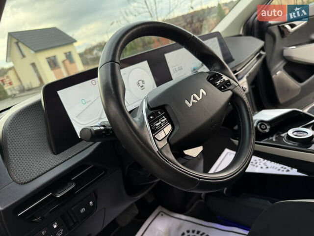 Черный Киа EV6, объемом двигателя 0 л и пробегом 54 тыс. км за 23999 $, фото 38 на Automoto.ua