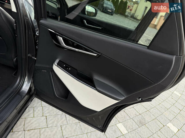 Черный Киа EV6, объемом двигателя 0 л и пробегом 54 тыс. км за 23999 $, фото 45 на Automoto.ua