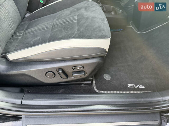 Черный Киа EV6, объемом двигателя 0 л и пробегом 80 тыс. км за 29500 $, фото 20 на Automoto.ua