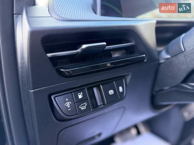 Черный Киа EV6, объемом двигателя 0 л и пробегом 94 тыс. км за 26300 $, фото 58 на Automoto.ua