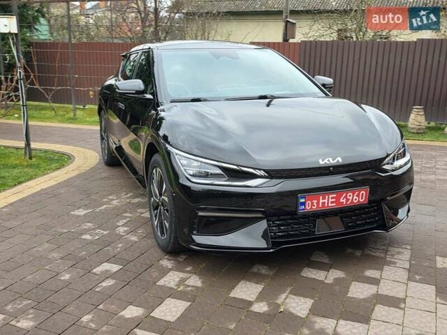 Черный Киа EV6, объемом двигателя 0 л и пробегом 49 тыс. км за 28900 $, фото 1 на Automoto.ua