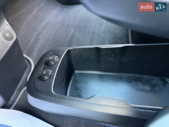 Черный Киа EV6, объемом двигателя 0 л и пробегом 83 тыс. км за 27200 $, фото 59 на Automoto.ua