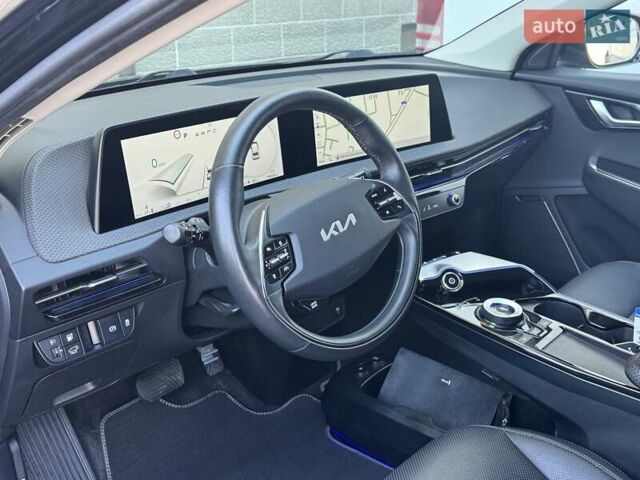 Черный Киа EV6, объемом двигателя 0 л и пробегом 95 тыс. км за 23900 $, фото 6 на Automoto.ua