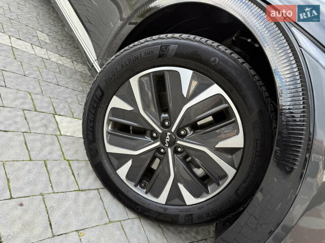 Черный Киа EV6, объемом двигателя 0 л и пробегом 54 тыс. км за 23999 $, фото 5 на Automoto.ua