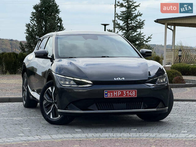 Черный Киа EV6, объемом двигателя 0 л и пробегом 54 тыс. км за 23999 $, фото 1 на Automoto.ua