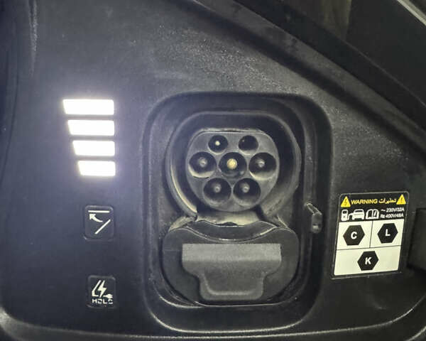 Черный Киа EV6, объемом двигателя 0 л и пробегом 80 тыс. км за 29500 $, фото 6 на Automoto.ua