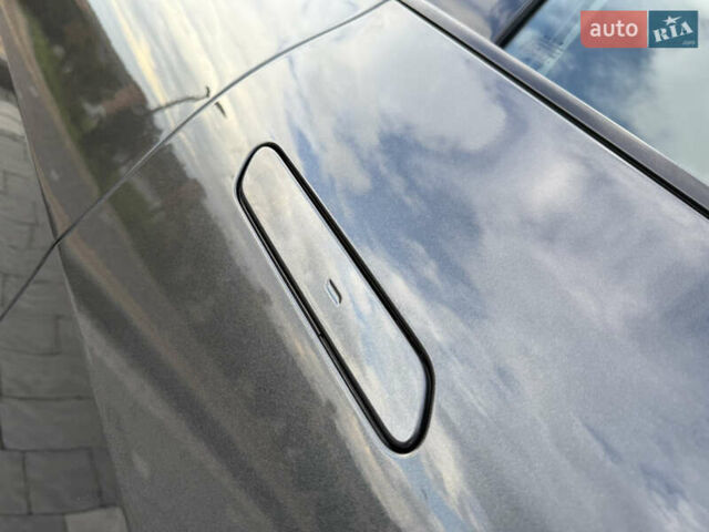 Черный Киа EV6, объемом двигателя 0 л и пробегом 54 тыс. км за 23999 $, фото 7 на Automoto.ua