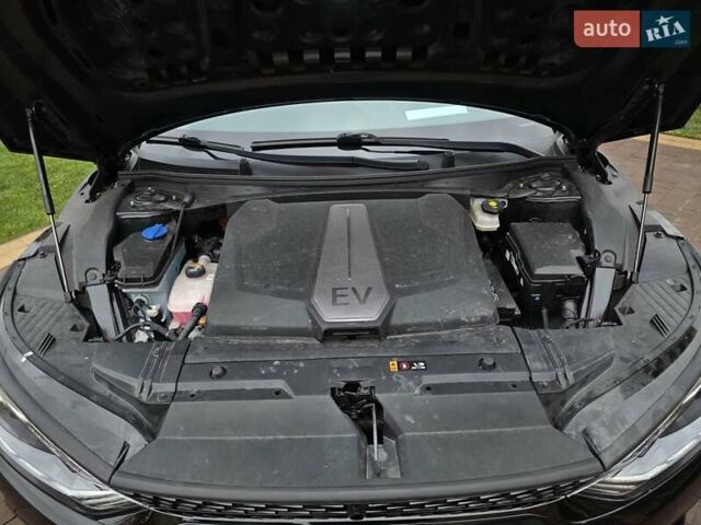 Черный Киа EV6, объемом двигателя 0 л и пробегом 49 тыс. км за 28900 $, фото 8 на Automoto.ua