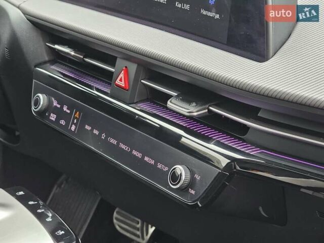 Черный Киа EV6, объемом двигателя 0 л и пробегом 49 тыс. км за 28900 $, фото 12 на Automoto.ua