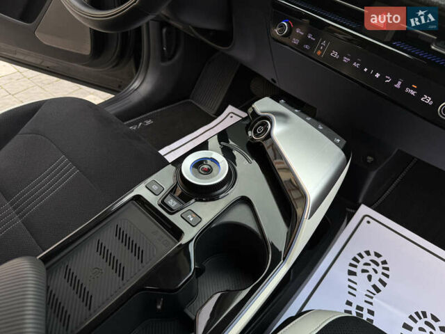 Черный Киа EV6, объемом двигателя 0 л и пробегом 54 тыс. км за 23999 $, фото 53 на Automoto.ua