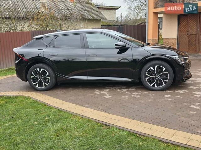 Черный Киа EV6, объемом двигателя 0 л и пробегом 49 тыс. км за 28900 $, фото 6 на Automoto.ua
