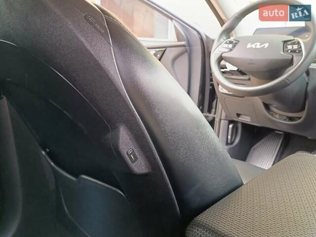 Черный Киа EV6, объемом двигателя 0 л и пробегом 104 тыс. км за 28550 $, фото 42 на Automoto.ua