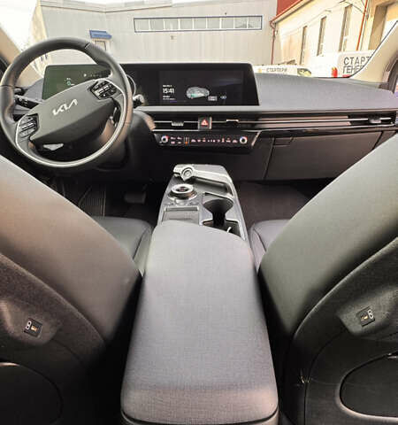 Черный Киа EV6, объемом двигателя 0 л и пробегом 30 тыс. км за 21900 $, фото 24 на Automoto.ua