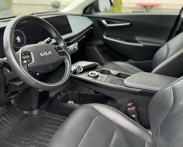 Черный Киа EV6, объемом двигателя 0 л и пробегом 55 тыс. км за 24500 $, фото 16 на Automoto.ua