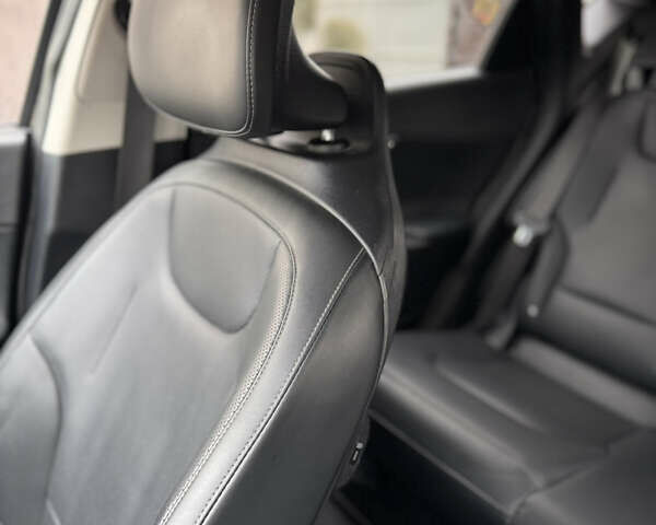Черный Киа EV6, объемом двигателя 0 л и пробегом 55 тыс. км за 24500 $, фото 17 на Automoto.ua