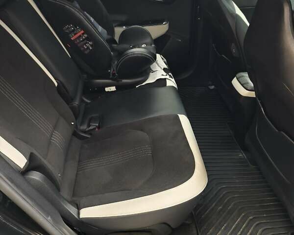 Черный Киа EV6, объемом двигателя 0 л и пробегом 47 тыс. км за 25800 $, фото 8 на Automoto.ua