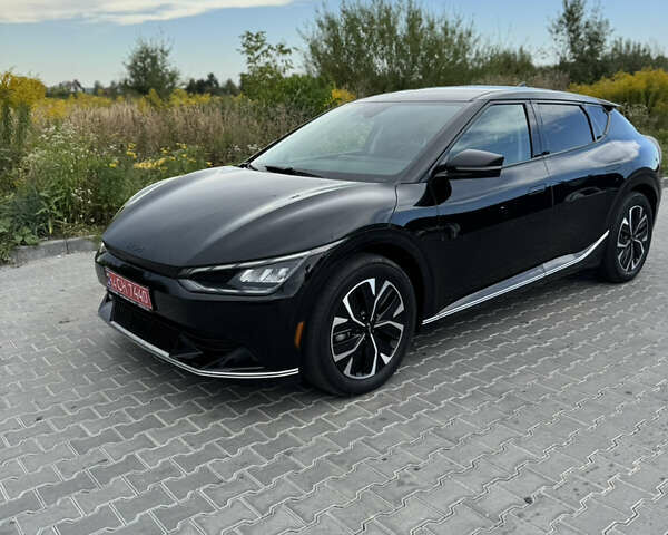 Черный Киа EV6, объемом двигателя 0 л и пробегом 61 тыс. км за 24500 $, фото 6 на Automoto.ua