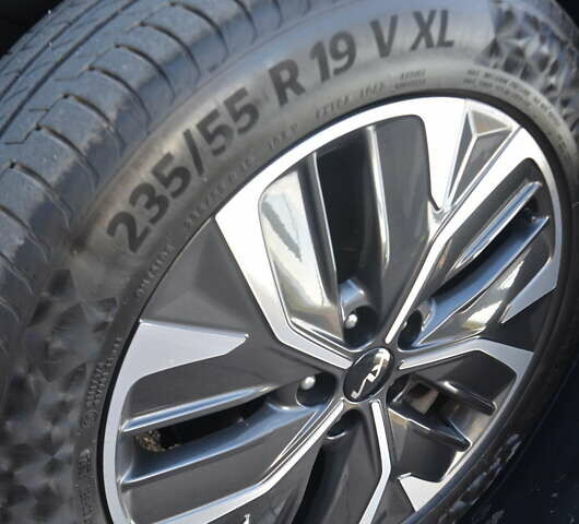 Черный Киа EV6, объемом двигателя 0 л и пробегом 79 тыс. км за 25450 $, фото 68 на Automoto.ua