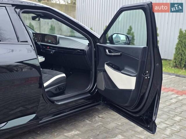 Черный Киа EV6, объемом двигателя 0 л и пробегом 55 тыс. км за 25500 $, фото 51 на Automoto.ua