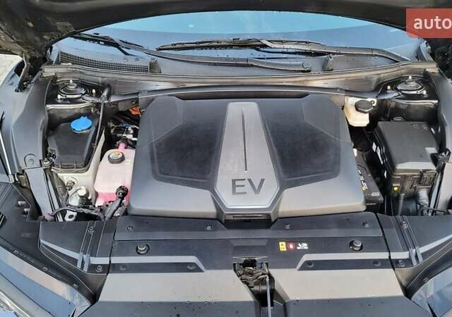 Черный Киа EV6, объемом двигателя 0 л и пробегом 51 тыс. км за 27200 $, фото 10 на Automoto.ua