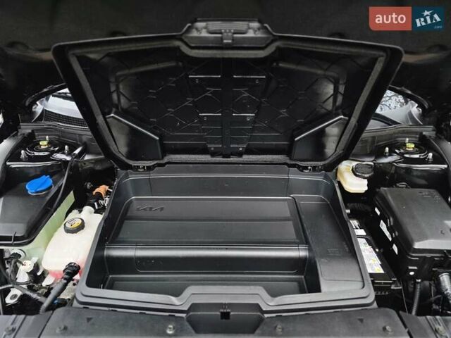 Черный Киа EV6, объемом двигателя 0 л и пробегом 55 тыс. км за 25500 $, фото 99 на Automoto.ua