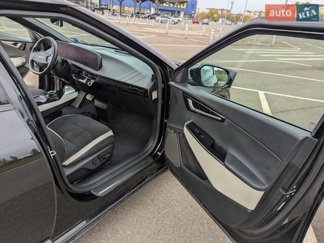 Чорний Кіа EV6, об'ємом двигуна 0 л та пробігом 92 тис. км за 28500 $, фото 6 на Automoto.ua