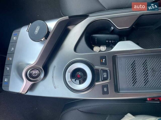Черный Киа EV6, объемом двигателя 0 л и пробегом 55 тыс. км за 25700 $, фото 101 на Automoto.ua