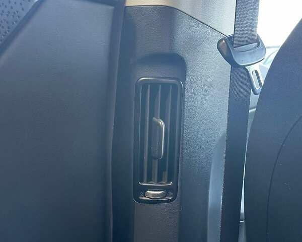 Черный Киа EV6, объемом двигателя 0 л и пробегом 55 тыс. км за 25700 $, фото 66 на Automoto.ua